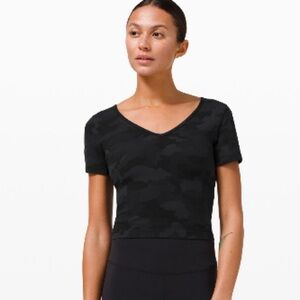 Lululemon Nulu Cropped Slim Yoga Short Sleeved Shirt- Heritage 365 Camo, size 4